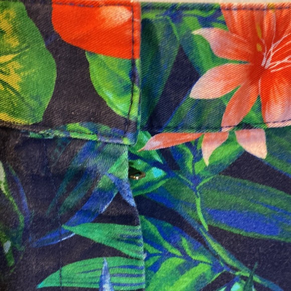 Mid rise shorts - Picture 2 of 4